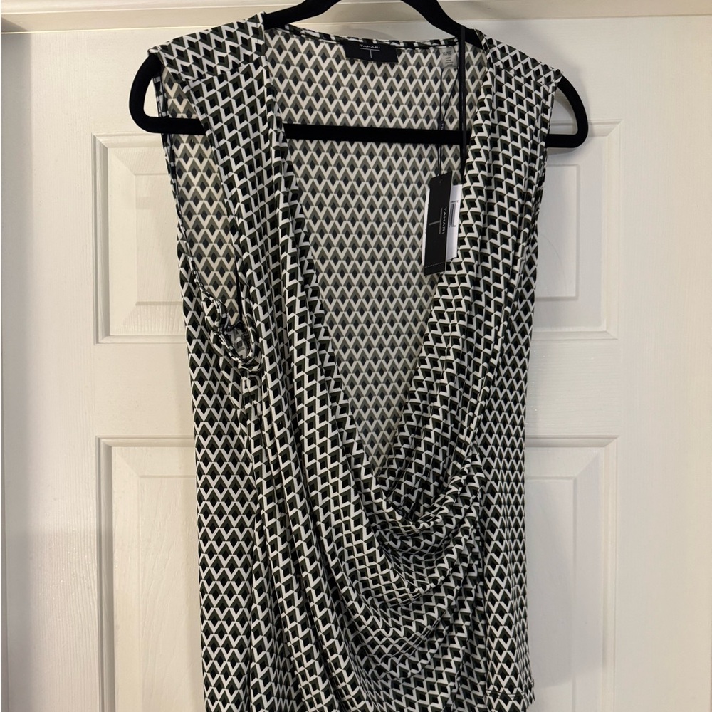 Tahari Monochrome Diamond Pattern Top